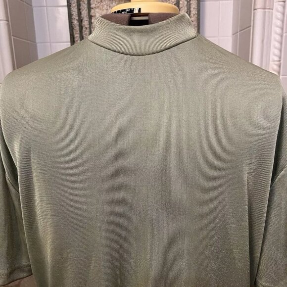 MALTOS. Size 3XL. Celery Green Poly Shiny Short Sleeve Crew Neck Pullover. B50 - Picture 4 of 6